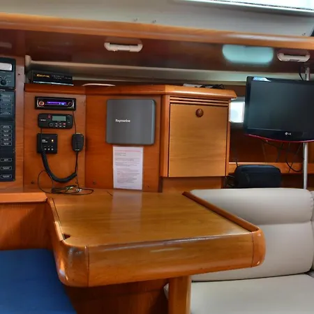 Velero Babu 보트호텔