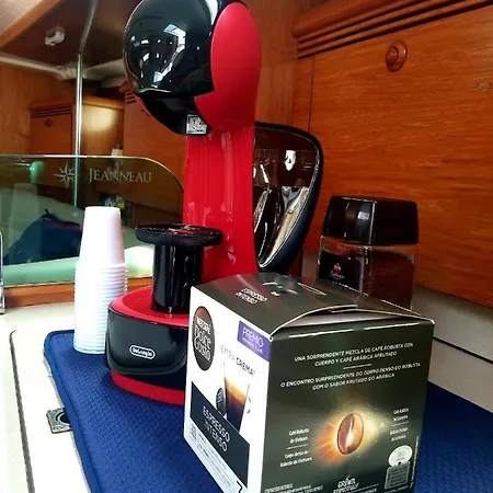 Velero Babu Hotel en barco