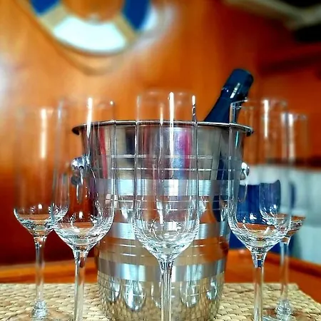 Hotel en barco Velero Babu *