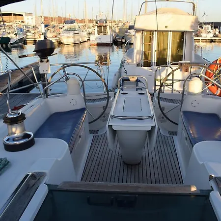 Velero Babu Hotel en barco