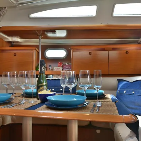 Hotel en barco Velero Babu